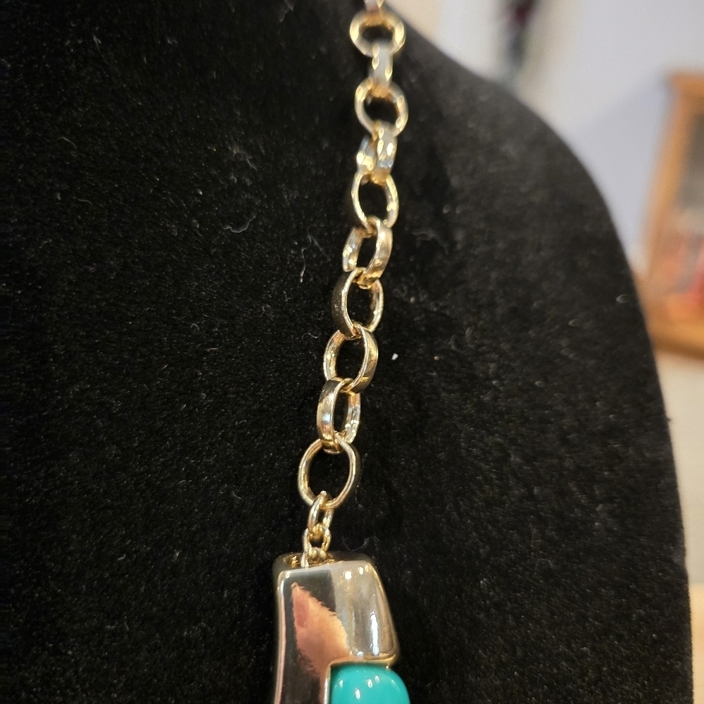 Elegant Gold and Green Colored Necklace - Picture 3 of 4